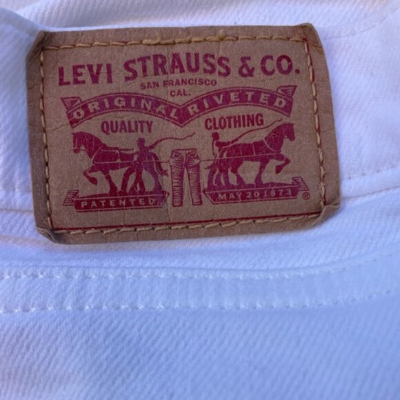 Levi's Classic Straight White Denim Jeans Size 33 Women's - Picture 5 of 8